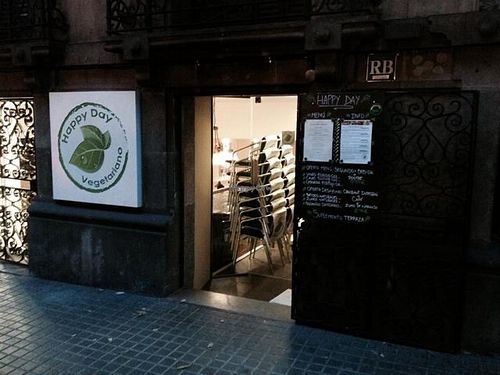 Outside at Happy Day Vegetariano in Barcelona