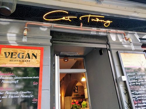 :-) at Cat Tuong in Berlin