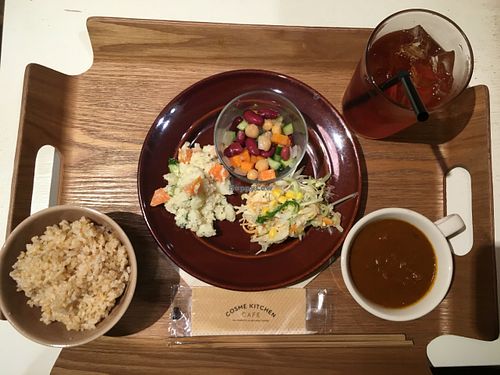 Keema curry with side dishes at Cosme Kitchen Cafe in Kyoto