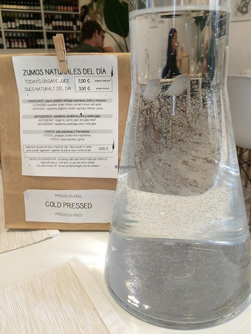The juice menu... and free water (rare in Spain) at El Vergel Veggie Restaurant in Tarragona
