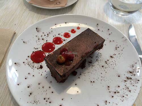 Tanzanian chocolate mousse lingot with wild strawberries at El Vergel Veggie Restaurant in Tarragona