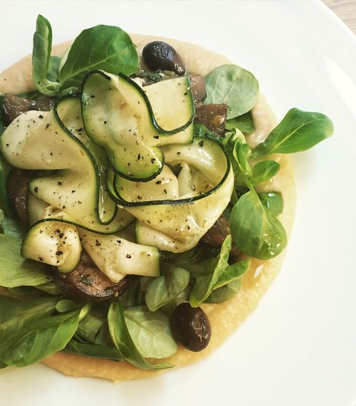 Lebanese salad with hummus, zucchini and eggplant at El Vergel Veggie Restaurant in Tarragona