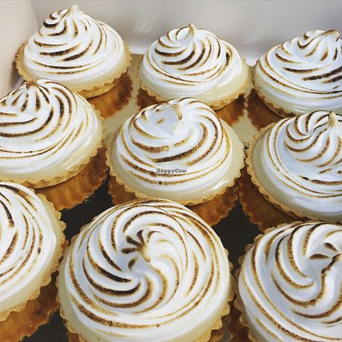 Tartaletas de crema de limón con merengue #vegan a la bergamota en #elvergeltarragona  at El Vergel Veggie Restaurant in Tarragona