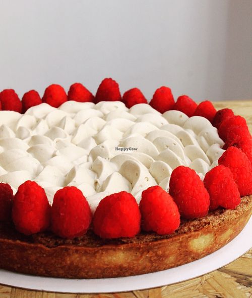 Almonds and strawberries pie at El Vergel Veggie Restaurant in Tarragona