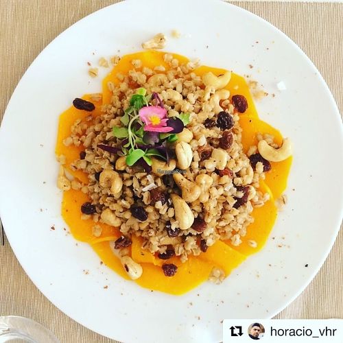 Calabaza asada con wok de cebada, anacardos y pasas #vegan en #elvergeltarragona  at El Vergel Veggie Restaurant in Tarragona