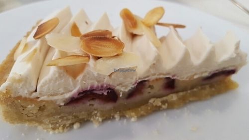 Tarta de cerezas at El Vergel Veggie Restaurant in Tarragona