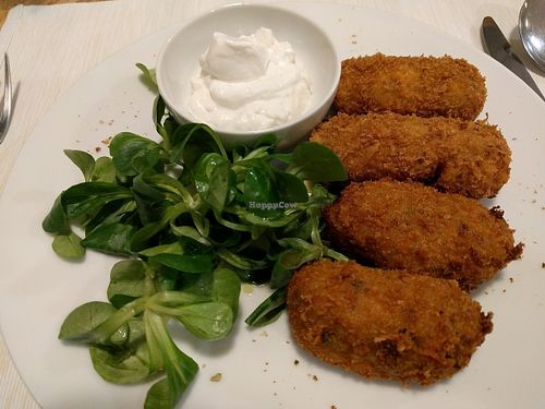 Croquettes of mushrooms and smoked vegan cheese at El Vergel Veggie Restaurant in Tarragona