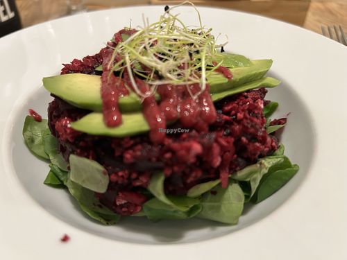 CAULIFLOWER, BEETROOT AND AVOCADO TARTAR  at El Vergel Veggie Restaurant in Tarragona