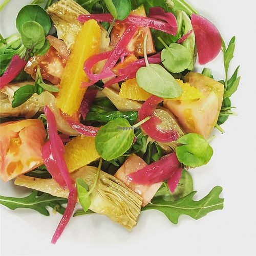 Ensalada de alcachofa en escabeche, tomate rosa, naranja y berros at El Vergel Veggie Restaurant in Tarragona