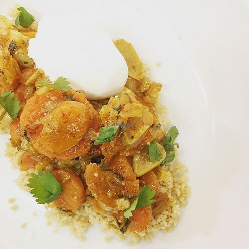 Ensalada de couscous y zanahorias especiadas con yogur griego de soja y cilantro at El Vergel Veggie Restaurant in Tarragona