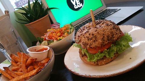 leckere Burger und free WiFi  at My Heart Beats Vegan in Karlsruhe