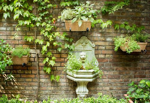 beutiful old well in the outdoor seating aera at My Heart Beats Vegan in Karlsruhe