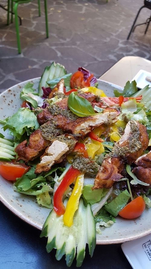 tofu di Milano salad at My Heart Beats Vegan in Karlsruhe