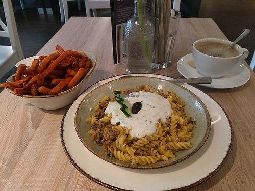 Gyros pasta and sweet potato fries at My Heart Beats Vegan in Karlsruhe