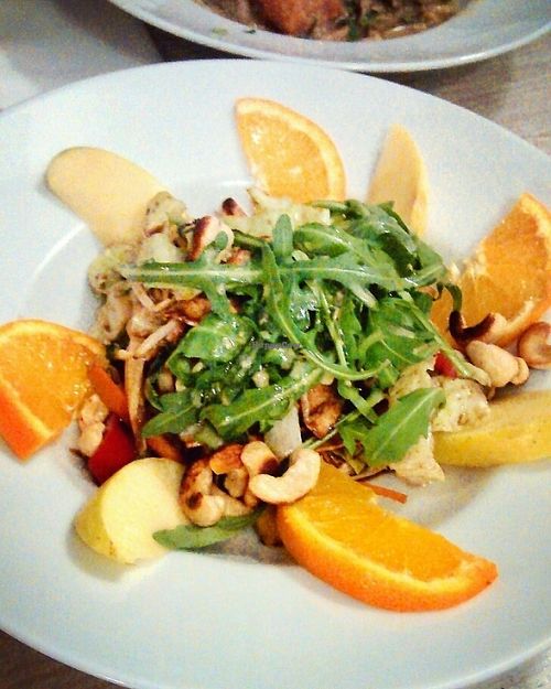 Salat mit Früchten und Cashews  at Gasthaus am Predigtstuhl in Vienna