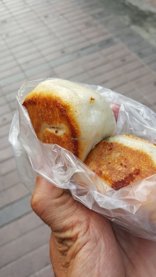 2 buns, less than $1 usd! at Shàng Dǐng HuángJiā 上頂皇家 - Main Station in Taipei