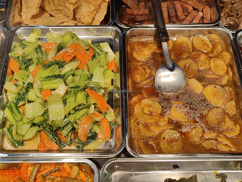 Buffet spread at Zhen Vegetarian 镇斋素食 in West Singapore