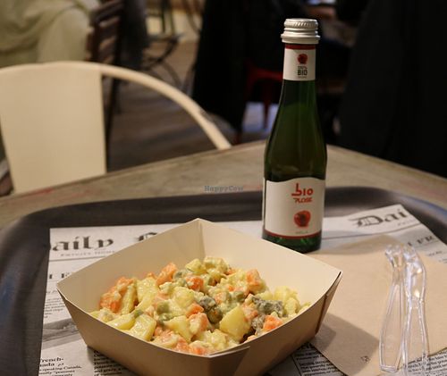 Oliviero salad and organic juice at Doody'z in Padua
