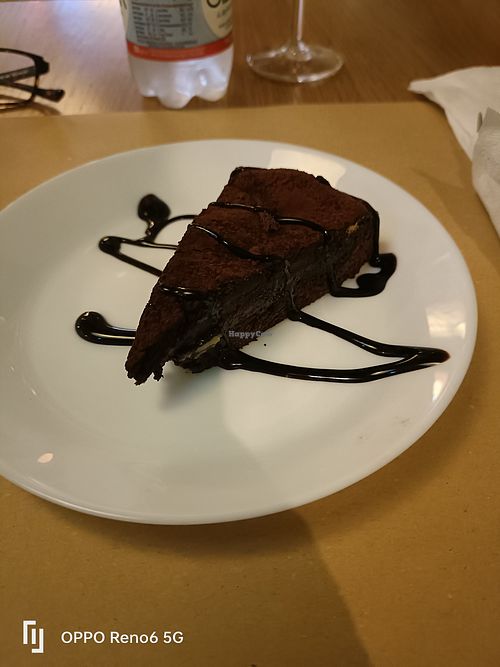 Torta pere e cioccolato at Il Vegano Bistrot in Florence