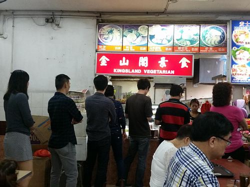 Lunch time crowd at Kingsland Vegetarian - Food Stall in Central Singapore