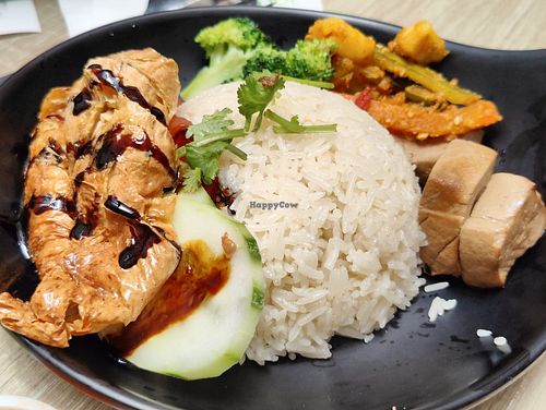 Chicken rice at Greendot 绿一点 - Paya Lebar in Central Singapore