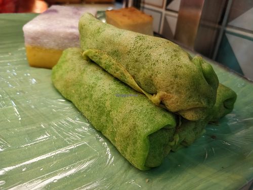 Peranakan kueh with coconut filings at Tanaka Vegetarian 田中素食 - Fajar in West Singapore