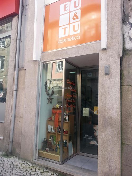 Entrance/street view at EU and TU Cosmetica Biologica Vegan in Viseu
