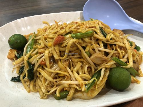 Stir fried noodles at Kiat Lim Vegetarian Food 吉林素食 in Northeast Singapore
