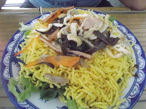 Crispy noodles at Lien Hoa in Da Nang