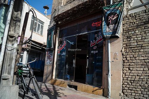 Vegetarian food in Yazd / Iran at Hoshhalat Falafel in Yazd