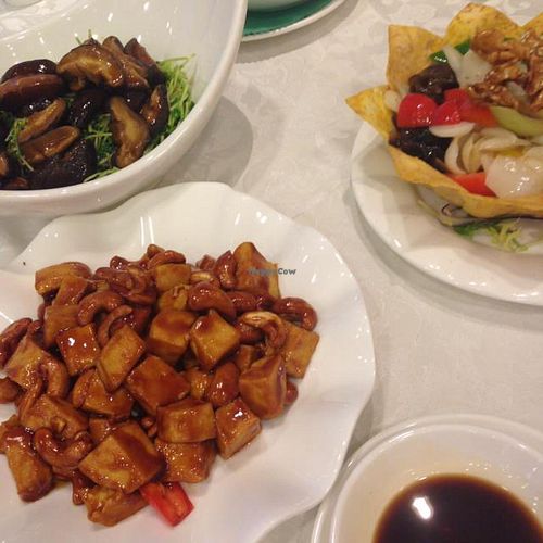 Set For Four: (clockwise) Braised Vegetarian (bean sprouts) and Black Mushroom, Sauted veg Chicken(we didn't get any mock chicken...) and mix veg in crispy bird nest(nicely displayed, but 'bird nest' stale) and Diced veg chicken(nice firm tofu, not mock meat) with hot sauce at Kung Tak Lam - Tsim Tsa Tsui in Kowloon