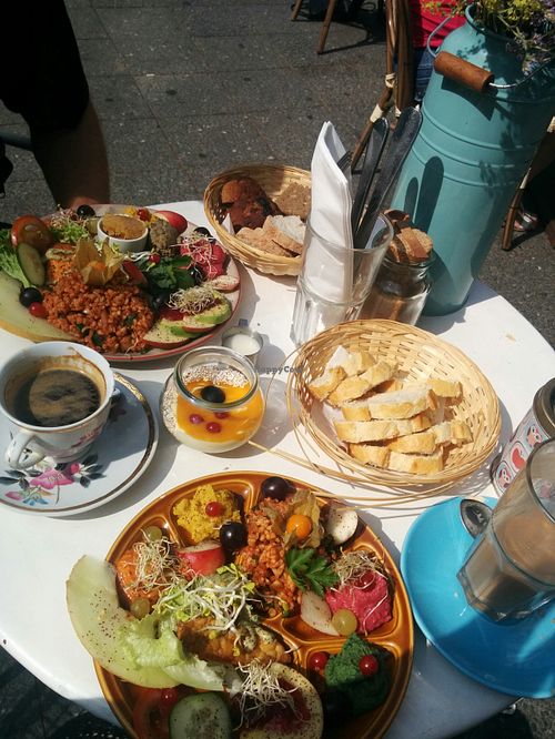 The big plate, the small plate, latte and espresso at Geh Veg in Berlin