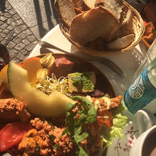 breakfast & bread at Geh Veg in Berlin