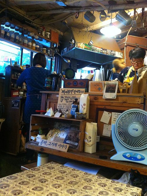 The kitchen  at The 2nd Rogpa Shop & Cafe in Seoul