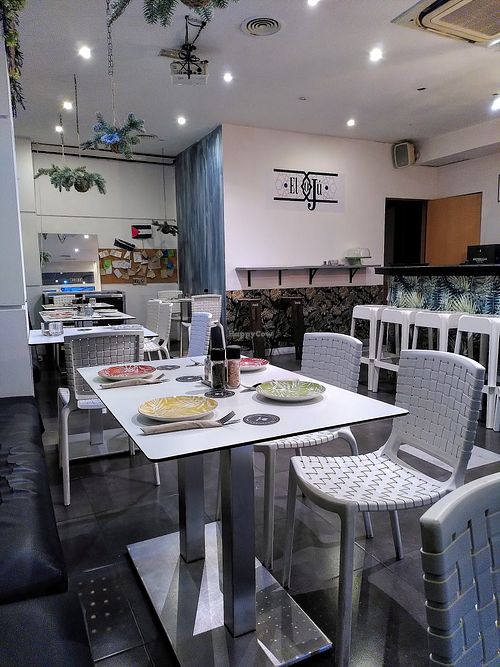 Eat-in space at El Oju in Granada