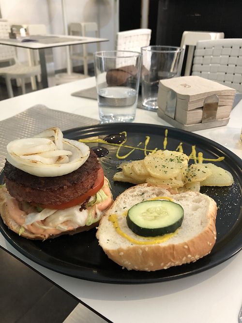 Beyond Burger  at El Oju in Granada