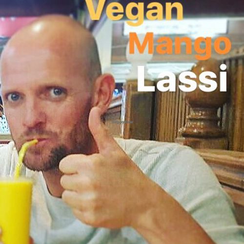 My first ever vegan mango lassi! They made it with soy yoghurt especially for me. It was super delicious! Thanks to Asha and Moti for taking so good care of us. Our freedom starts here! Off we go!!!!!! #tropicallazona #freedom #whatveganseat #crueltyfree #happy #healthy #compassion #vegan #vegano #veganism #veggies #vegansofig #lifestyle #countyourblessings #bijdejongensoptzand #letfoodbeyourmedicine #love #passion #singer #gay #vegayn #entertainer #gaysinger #gaysofinstagram #gaylove #dinerchantant #gaypride #gaypride2017 #maspalomas #playadelingles at Maharaja Palace Indian Tandoori Restaurant in Gran Canaria
