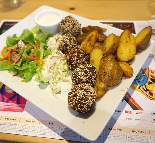Boulettes with fries at Mezzaluna in Saint-laurent-blangy