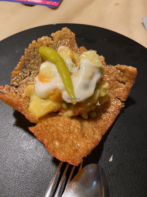 Ensaladilla sobre hoja de arroz at Casa Chema in Oviedo