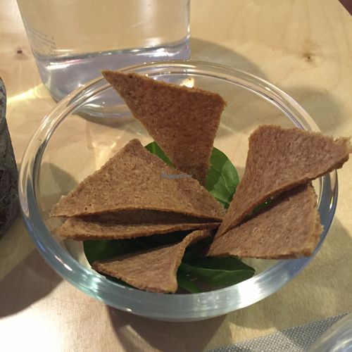 Crackers at Mantra Raw in Milan