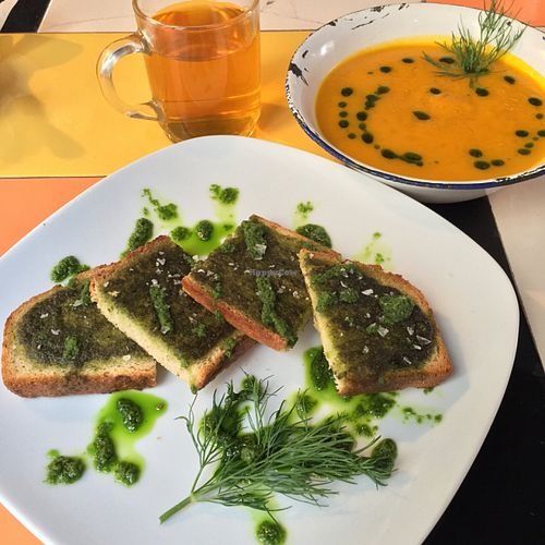 yummy vegan garlic bread and carrot soup at Astrid in Malaga