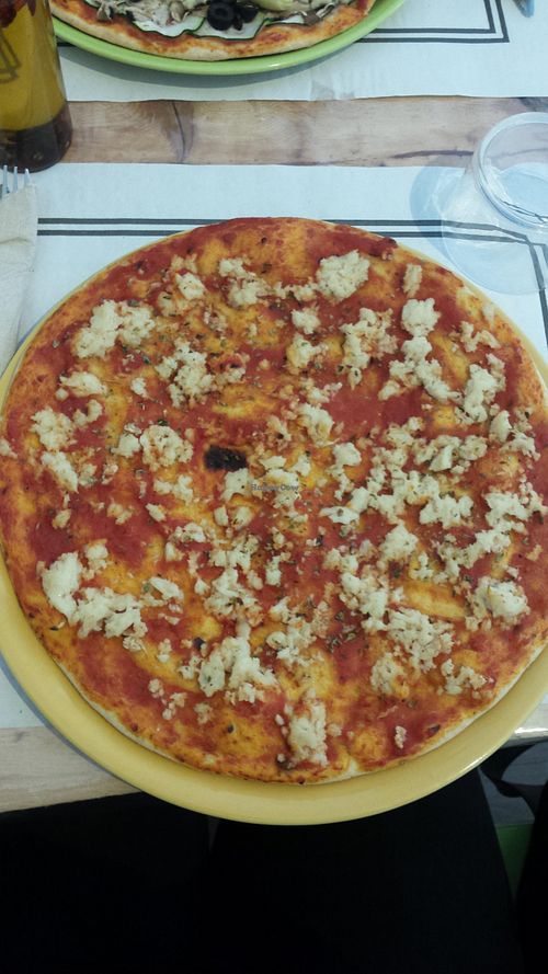 Tomato and garlic pizza with vegan mozerella (asked specifically for that to be added) at Rizoma in Barcelona