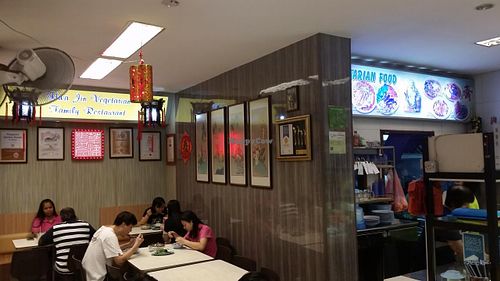 restaurant interior at Hwa Jin Vegetarian 華津素食 in West Singapore