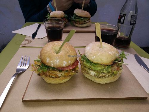 Vegan burgers at AMI in Brussels