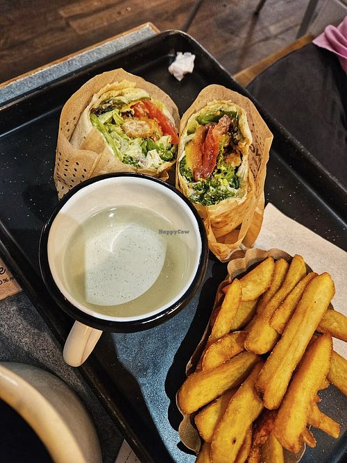 Kitchen wrap & fries at Swing Kitchen - Schottenfeldgasse in Vienna