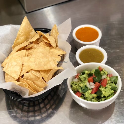 House Guacamole at Un Solo Sol in Los Angeles