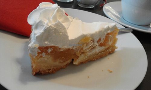 apple pie with cream at Holy Kitchen in Heidelberg