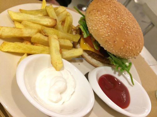 Quinoa burger at Punto Vegano in Madrid