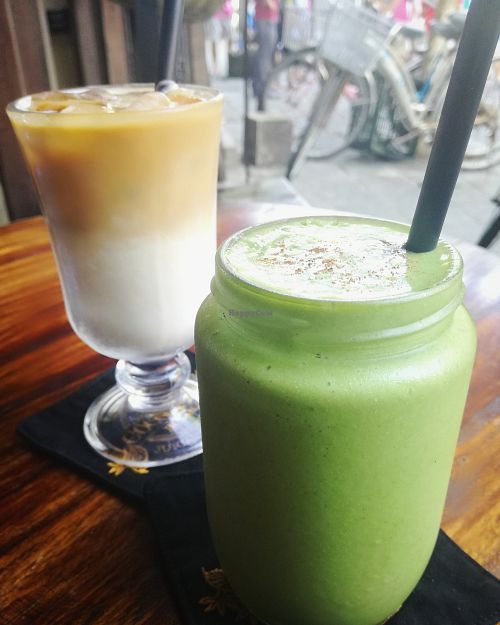 Iced coffee and mango-banana-morning glory-cinnamon smoothie at Coco Box in Hoi An