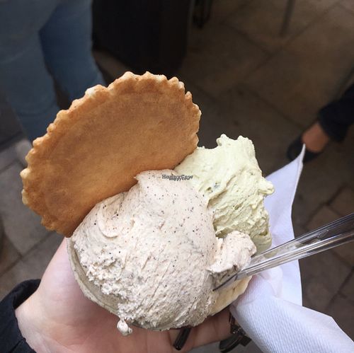 cinnamon and pistachio flavours  at Vanilla Gelati Italiani in Milan